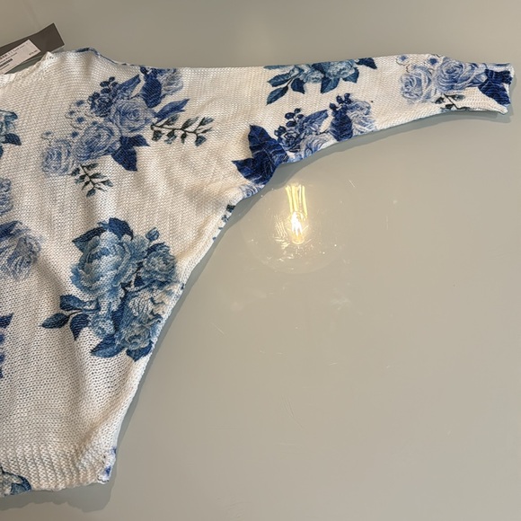 B. Young sweater - L/XL - Picture 3 of 10